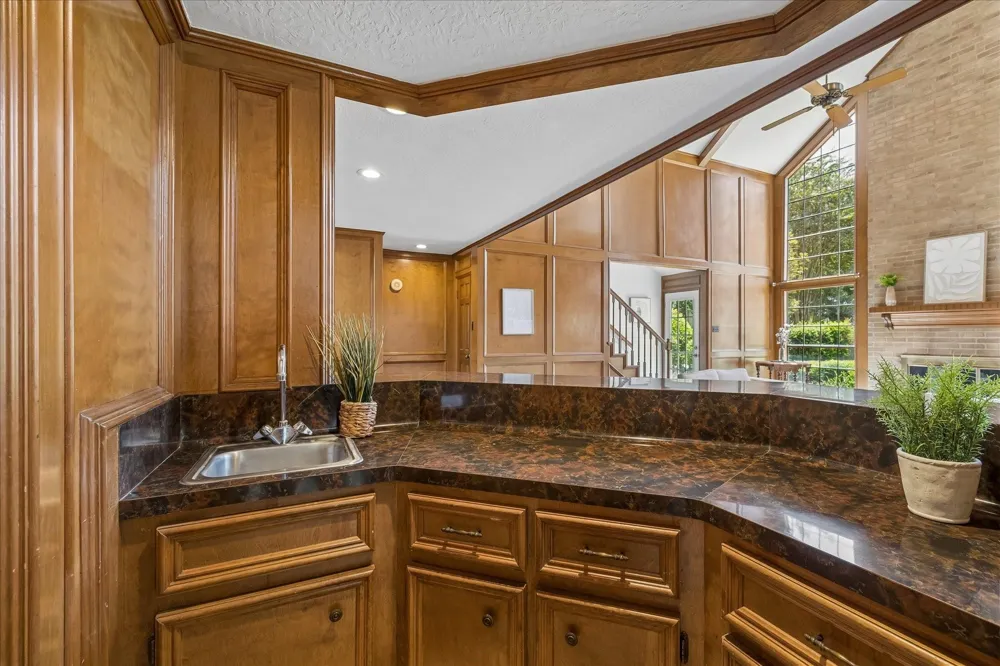 5410 Red Cliff Drive Kingwood, TX 77345