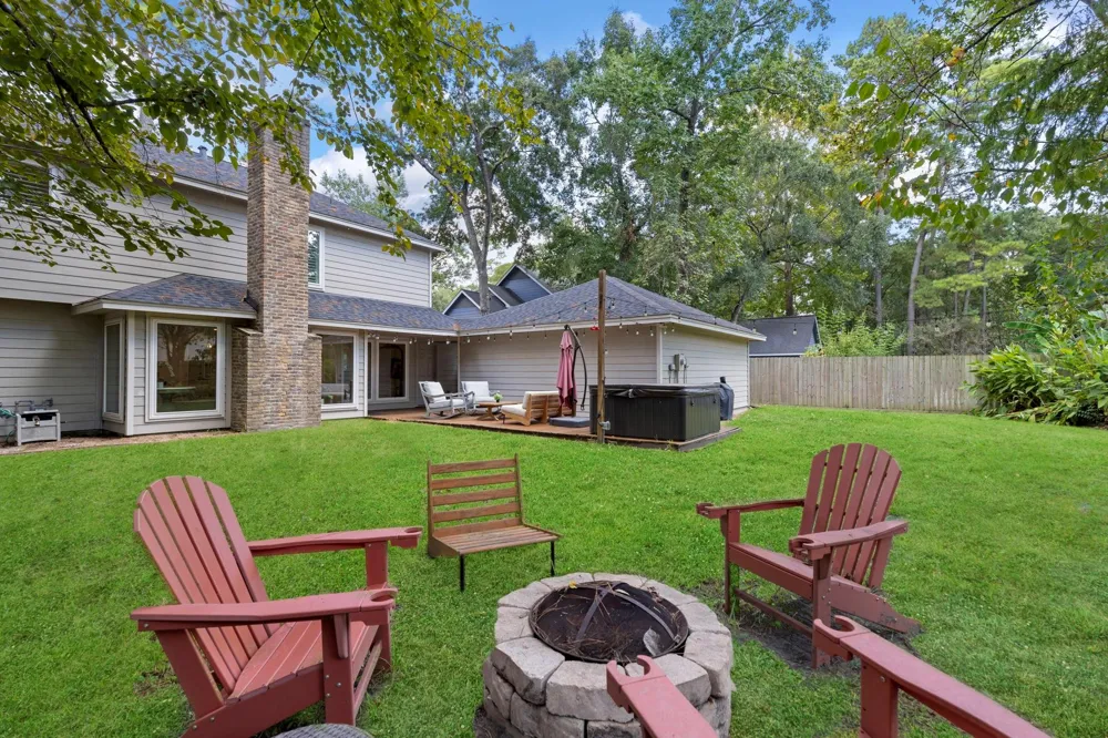 21 Wakerobin Court The Woodlands, TX 77380