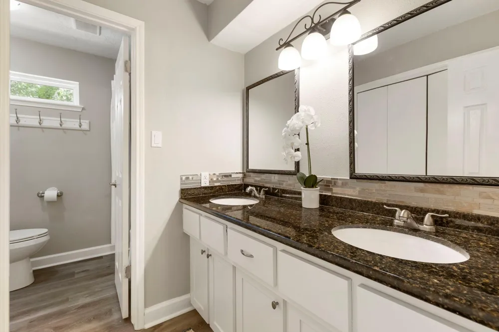 21 Wakerobin Court The Woodlands, TX 77380