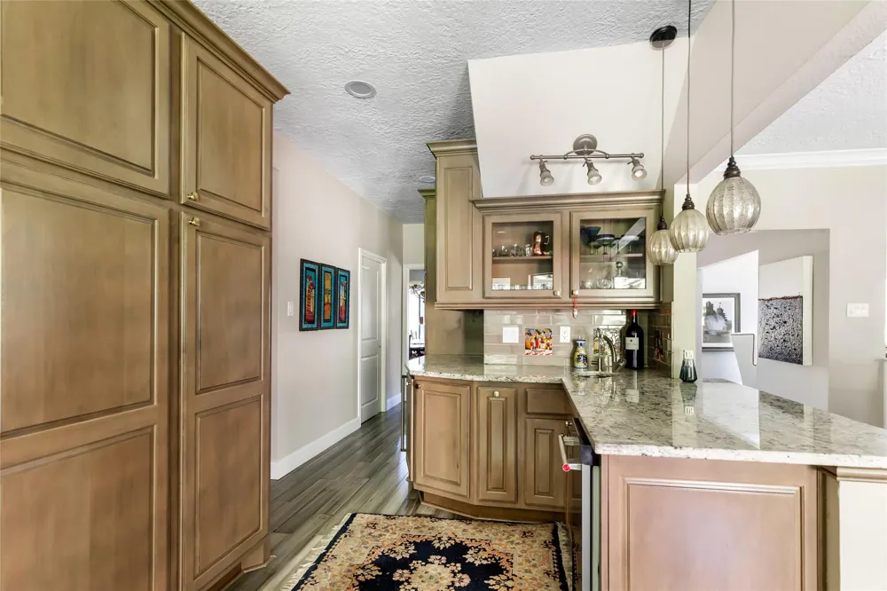 7 Summit Lake Drive Kingwood, TX 77339