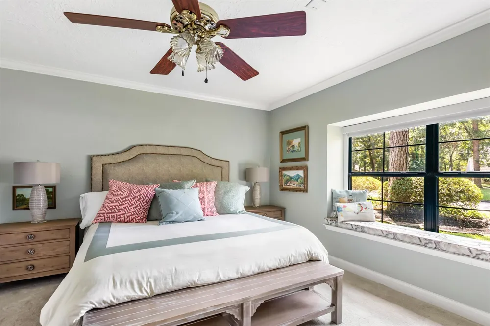 7 Summit Lake Drive Kingwood, TX 77339