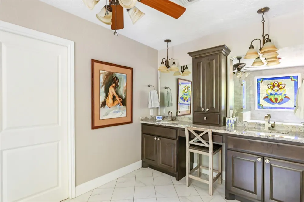 7 Summit Lake Drive Kingwood, TX 77339