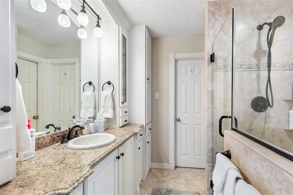7 Summit Lake Drive Kingwood, TX 77339