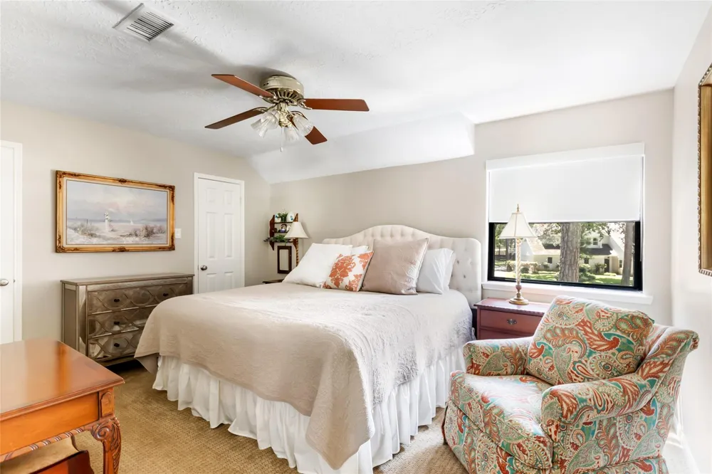7 Summit Lake Drive Kingwood, TX 77339