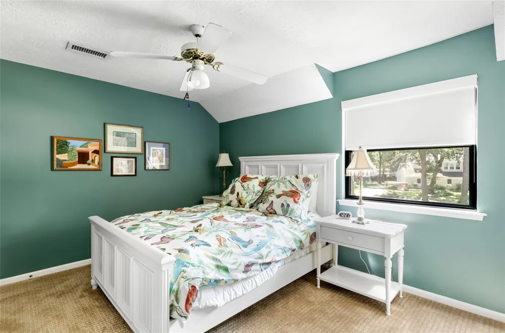 7 Summit Lake Drive Kingwood, TX 77339