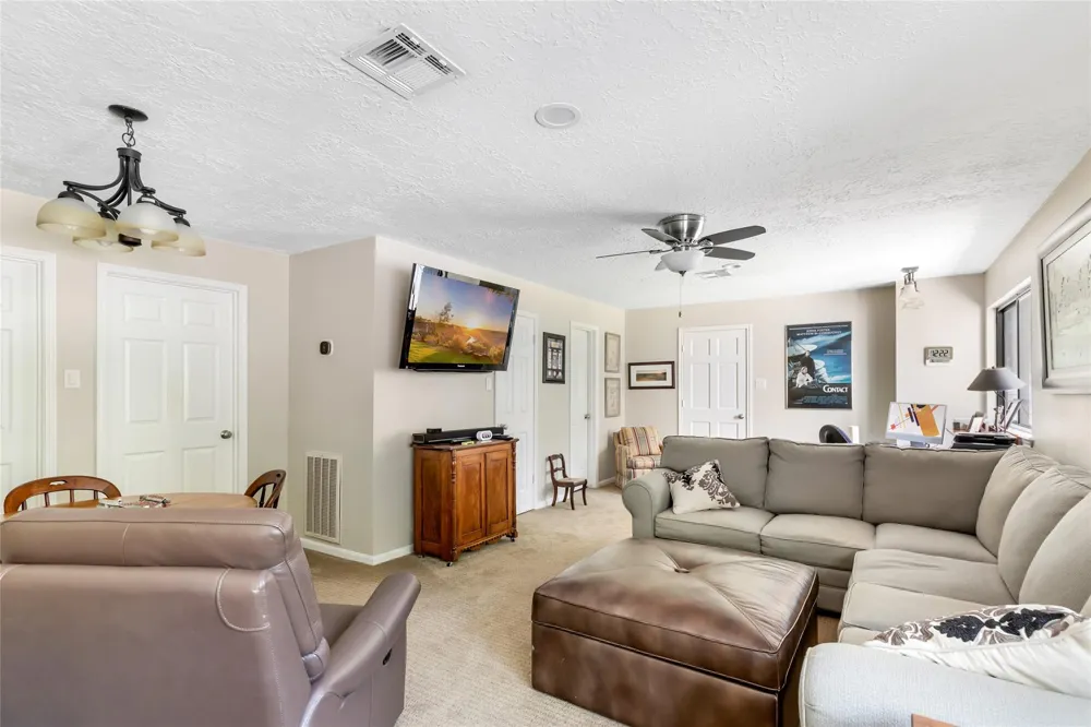 7 Summit Lake Drive Kingwood, TX 77339