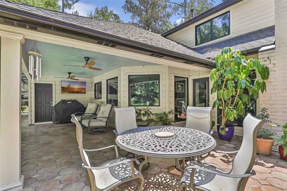7 Summit Lake Drive Kingwood, TX 77339