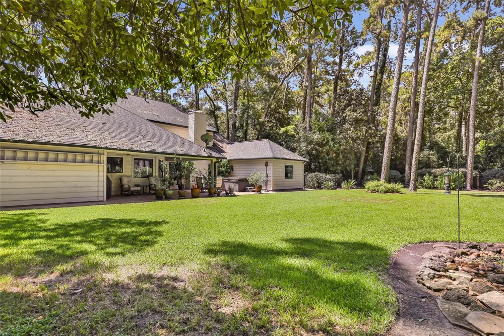 7 Summit Lake Drive Kingwood, TX 77339