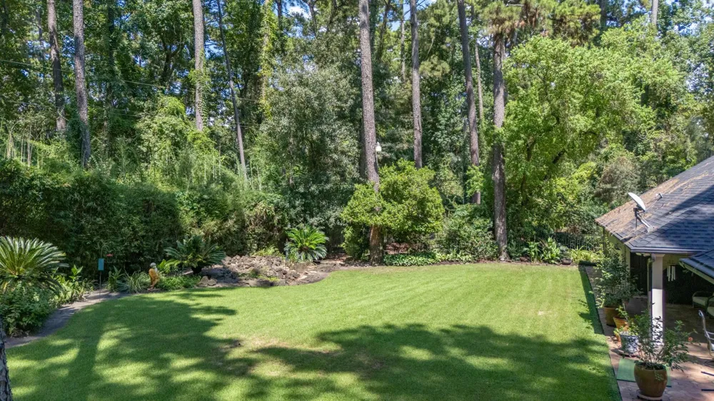 7 Summit Lake Drive Kingwood, TX 77339