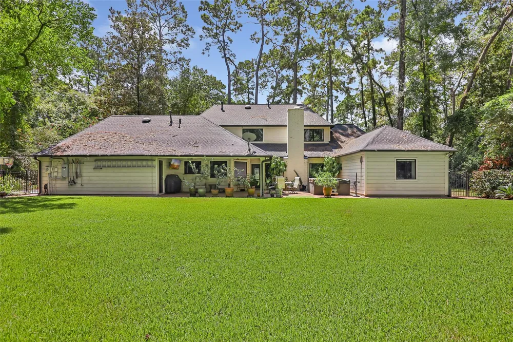 7 Summit Lake Drive Kingwood, TX 77339