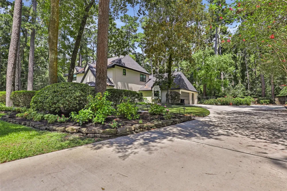 7 Summit Lake Drive Kingwood, TX 77339