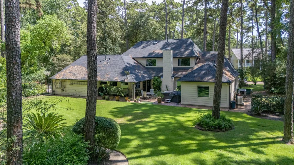 7 Summit Lake Drive Kingwood, TX 77339