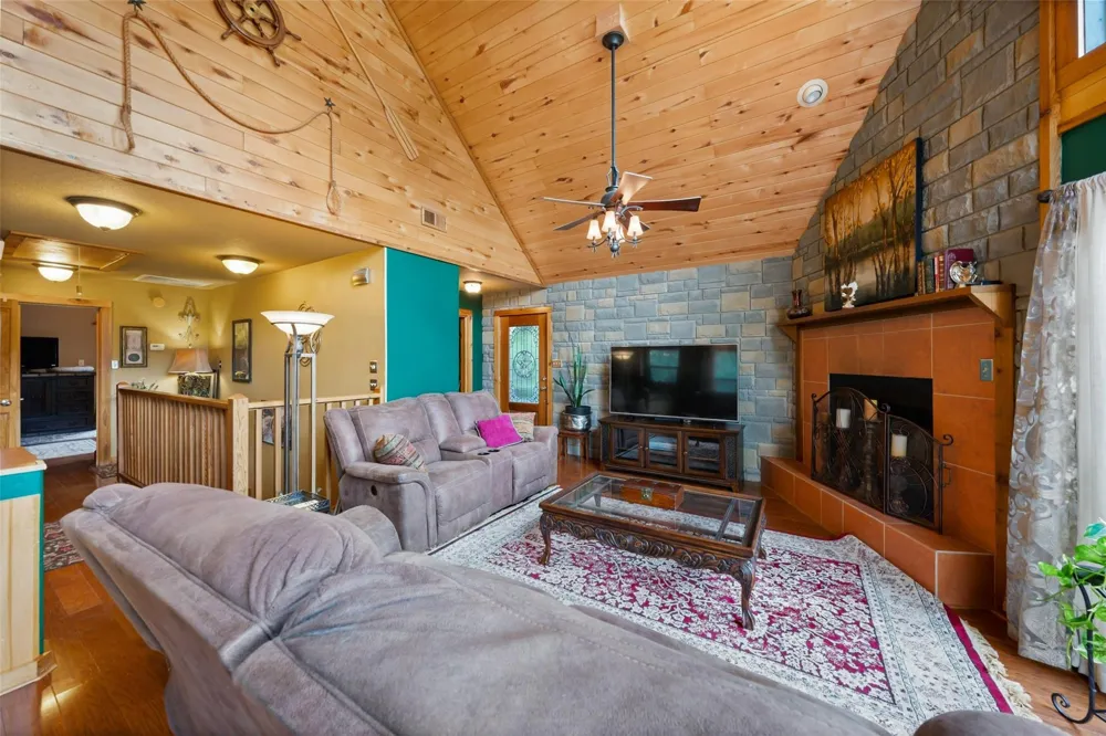 8 Sunny Hill Drive Huntsville, TX 77340