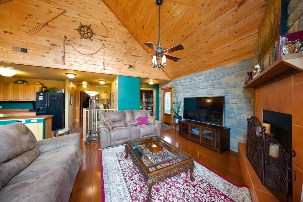 8 Sunny Hill Drive Huntsville, TX 77340