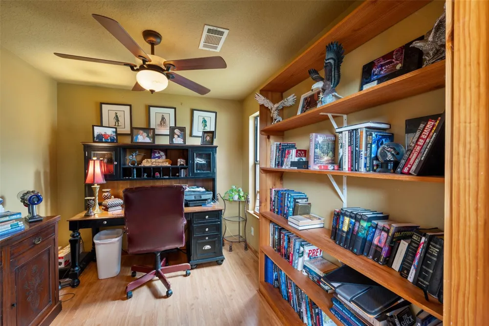 8 Sunny Hill Drive Huntsville, TX 77340
