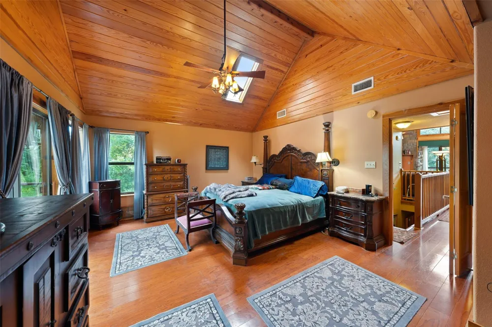 8 Sunny Hill Drive Huntsville, TX 77340