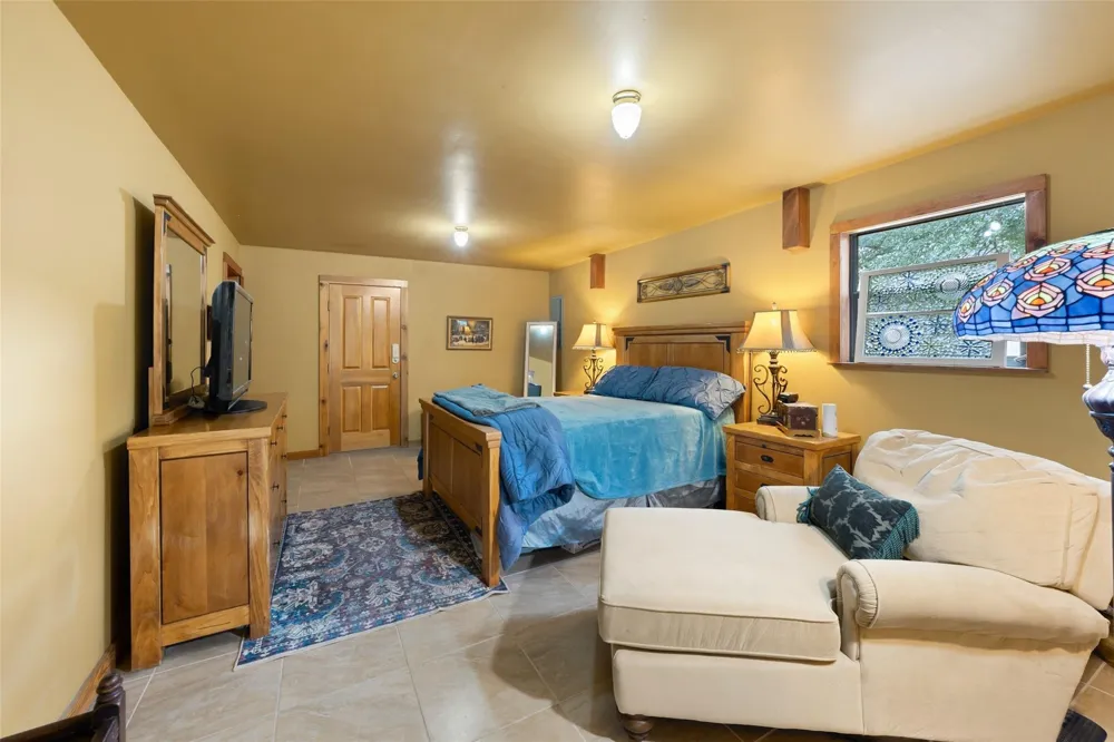 8 Sunny Hill Drive Huntsville, TX 77340