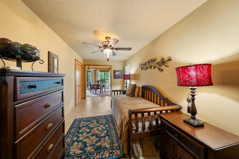 8 Sunny Hill Drive Huntsville, TX 77340