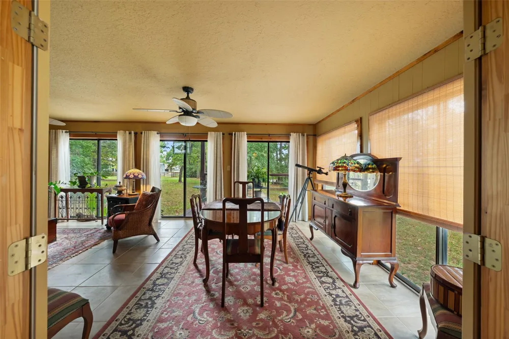 8 Sunny Hill Drive Huntsville, TX 77340