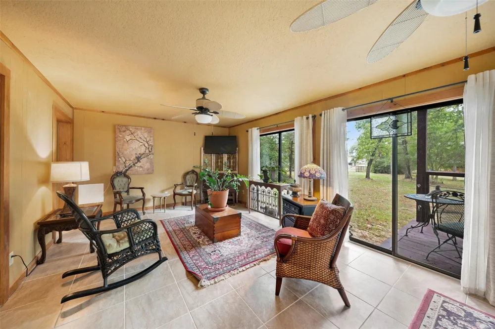 8 Sunny Hill Drive Huntsville, TX 77340