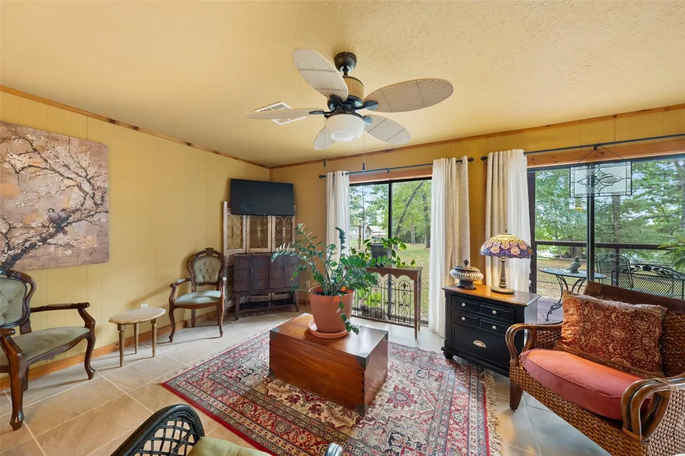 8 Sunny Hill Drive Huntsville, TX 77340