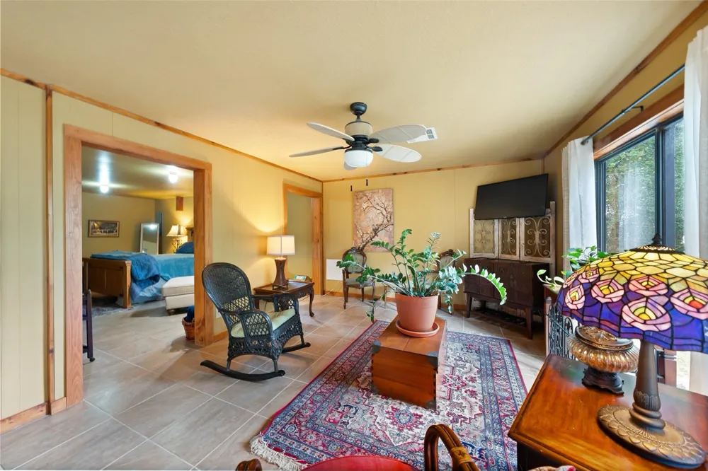 8 Sunny Hill Drive Huntsville, TX 77340