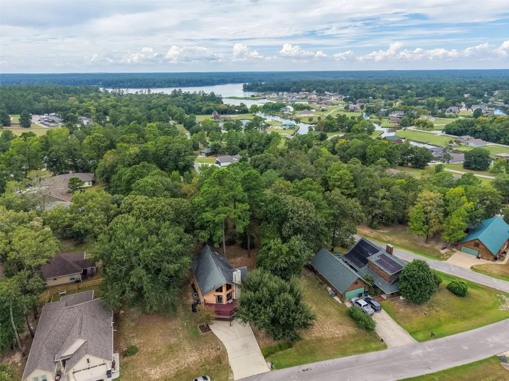8 Sunny Hill Drive Huntsville, TX 77340