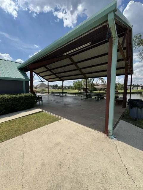 8 Sunny Hill Drive Huntsville, TX 77340