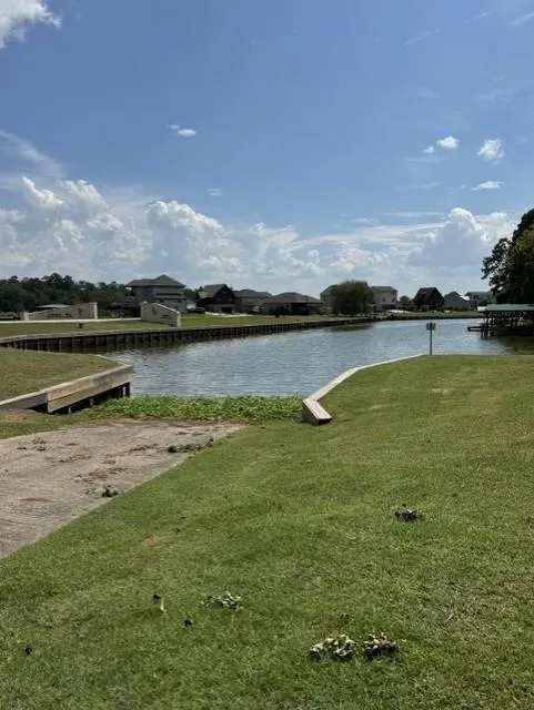 8 Sunny Hill Drive Huntsville, TX 77340
