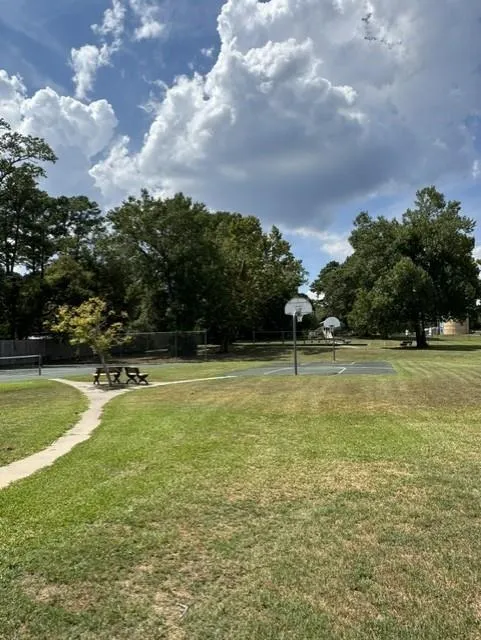 8 Sunny Hill Drive Huntsville, TX 77340