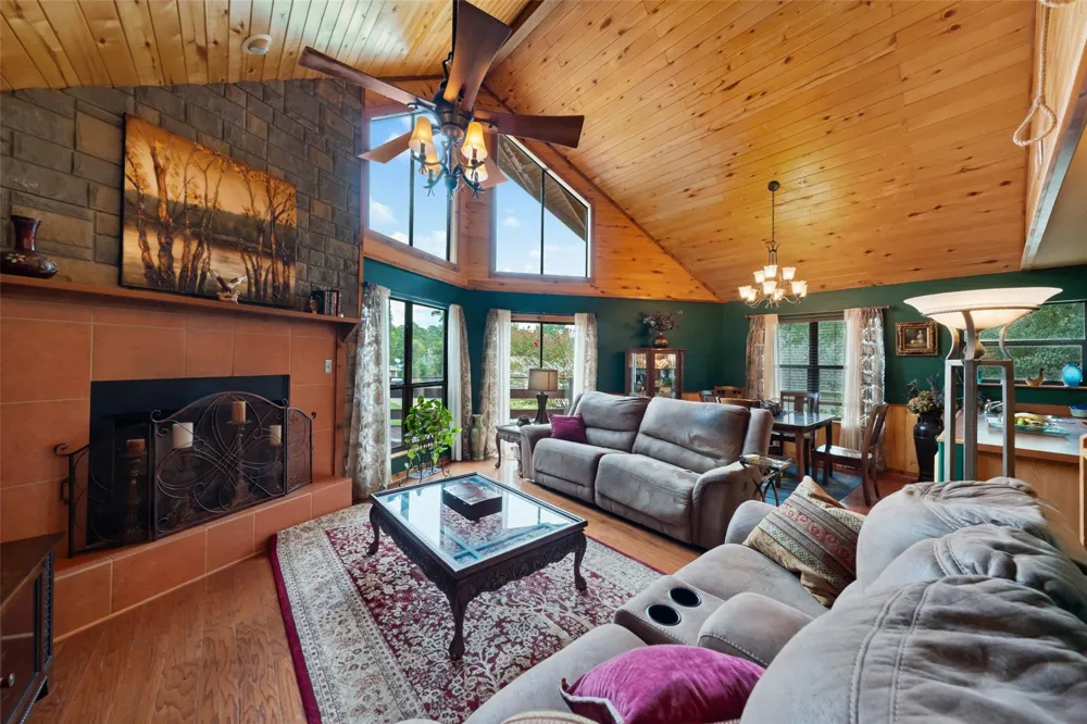 8 Sunny Hill Drive Huntsville, TX 77340