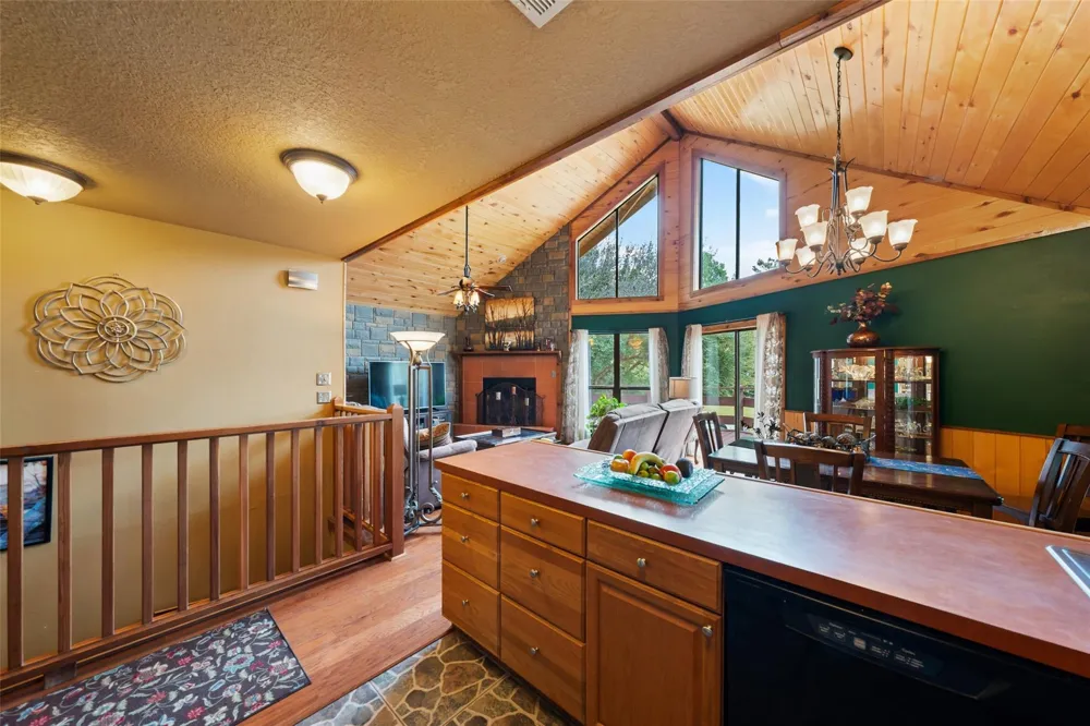 8 Sunny Hill Drive Huntsville, TX 77340