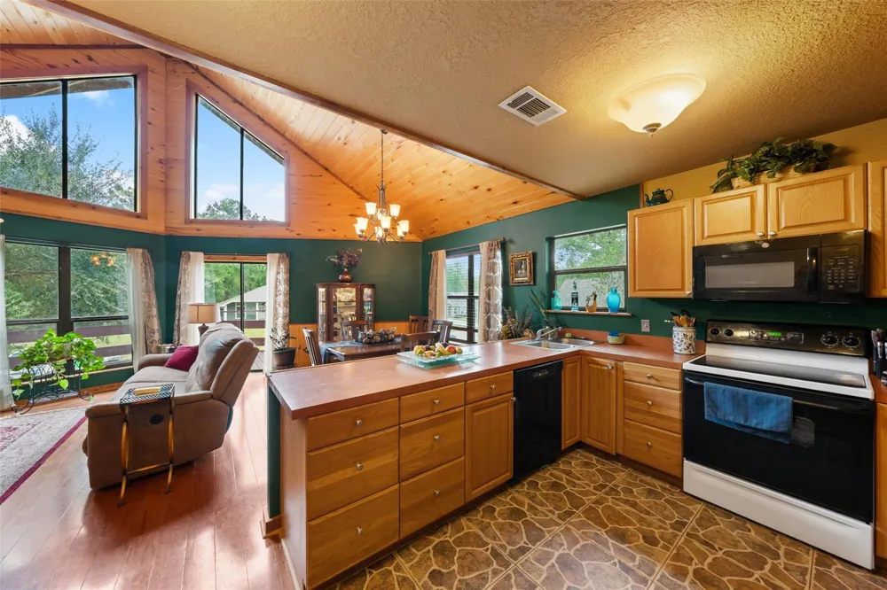 8 Sunny Hill Drive Huntsville, TX 77340
