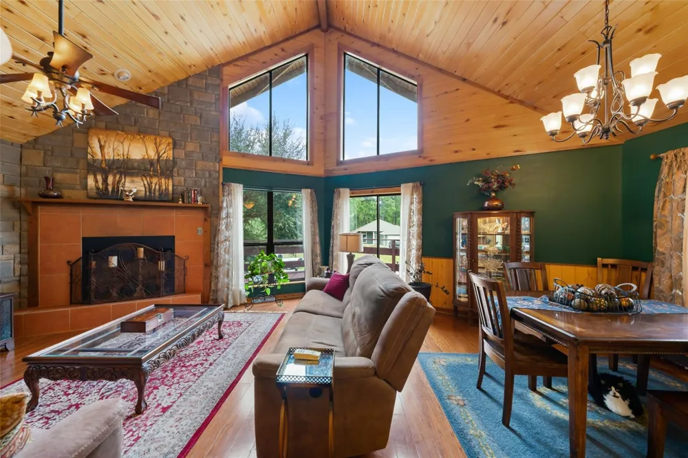 8 Sunny Hill Drive Huntsville, TX 77340