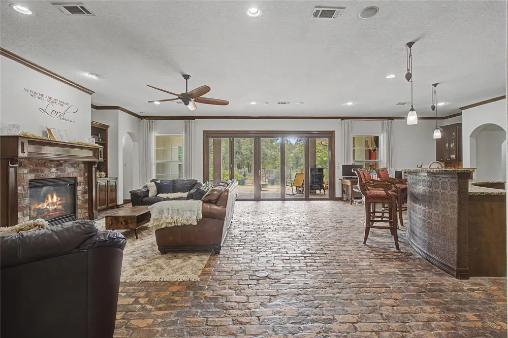 2790 Derby Lane Madisonville, TX 77864