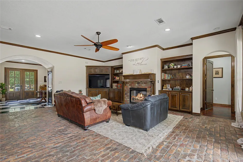 2790 Derby Lane Madisonville, TX 77864
