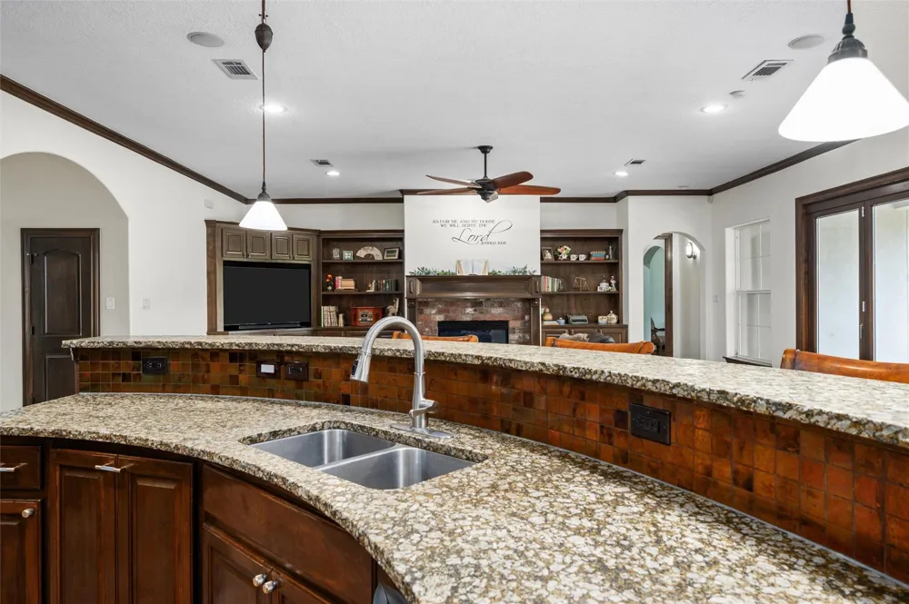 2790 Derby Lane Madisonville, TX 77864