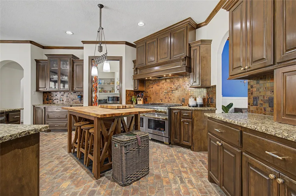 2790 Derby Lane Madisonville, TX 77864