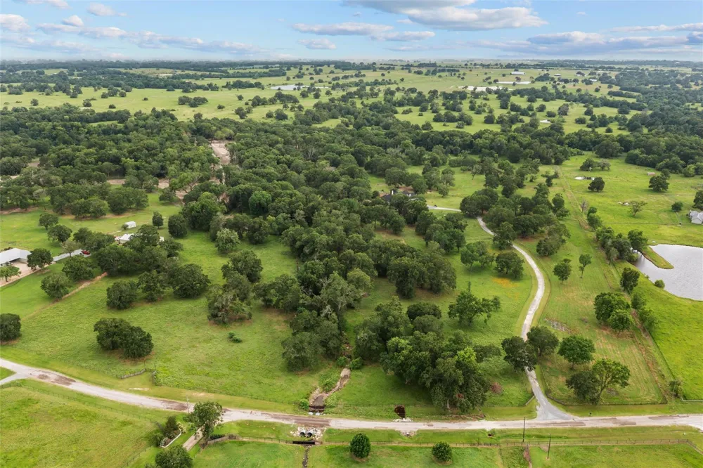 2790 Derby Lane Madisonville, TX 77864