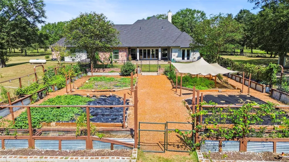 2790 Derby Lane Madisonville, TX 77864