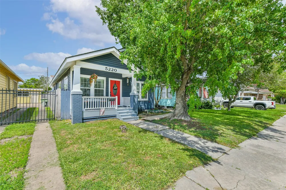 5220 Avenue P 1/2 Galveston, TX 77551