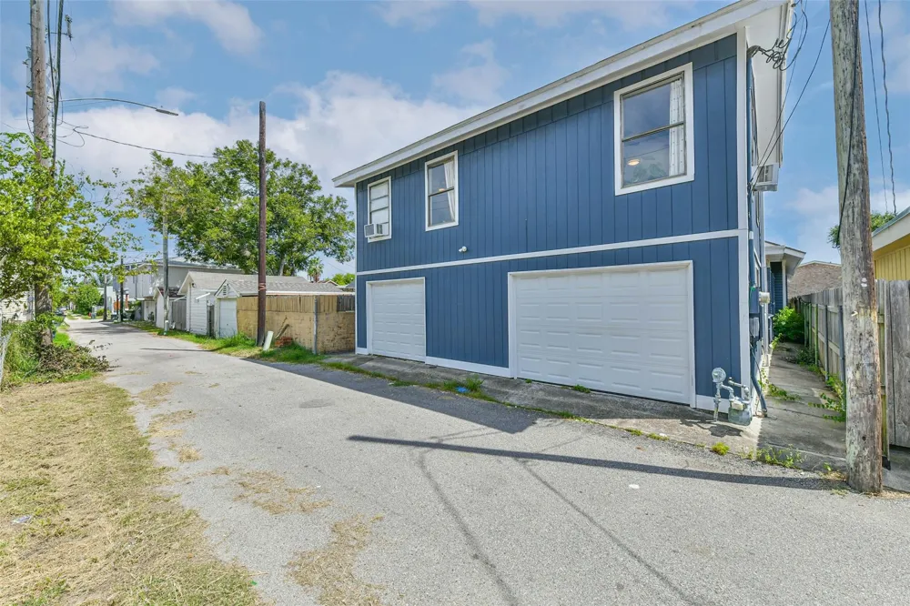 5220 Avenue P 1/2 Galveston, TX 77551