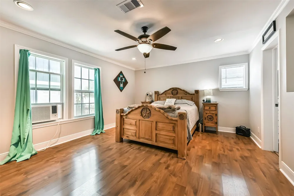 5220 Avenue P 1/2 Galveston, TX 77551