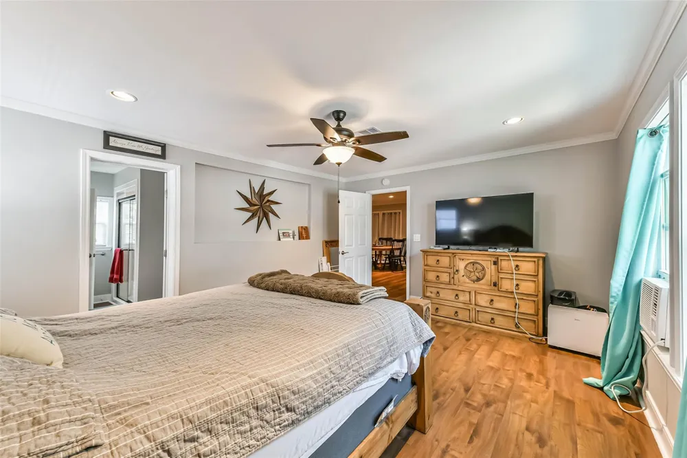 5220 Avenue P 1/2 Galveston, TX 77551