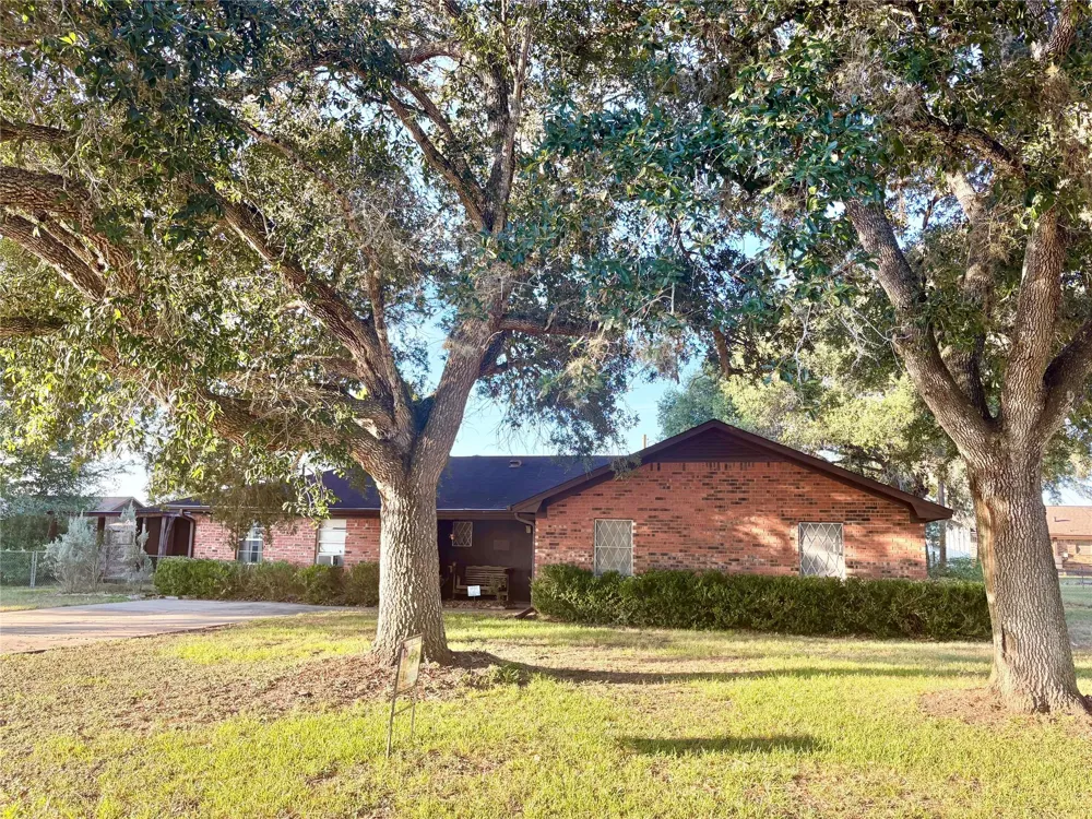 1006 Lee Road Road Columbus, TX 78934
