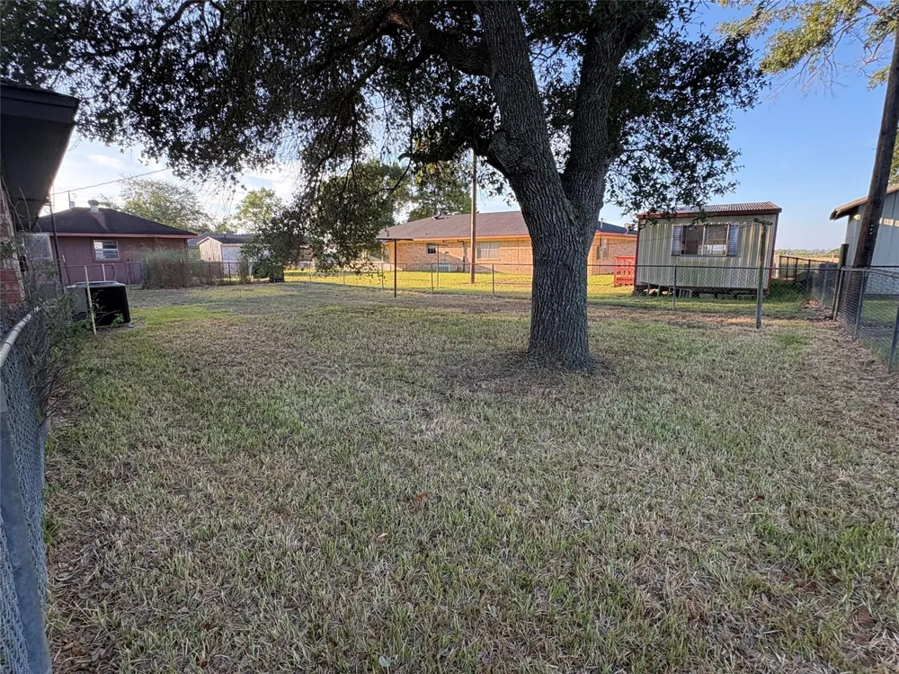 1006 Lee Road Road Columbus, TX 78934