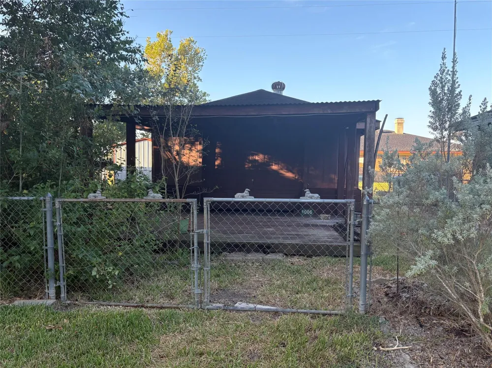 1006 Lee Road Road Columbus, TX 78934