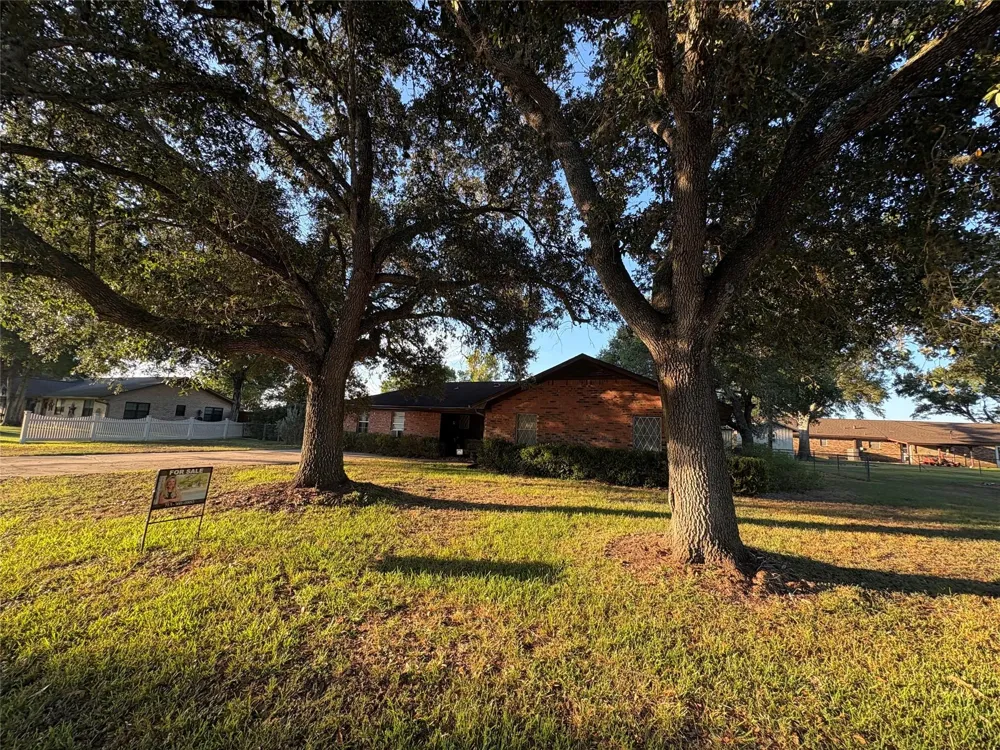 1006 Lee Road Road Columbus, TX 78934