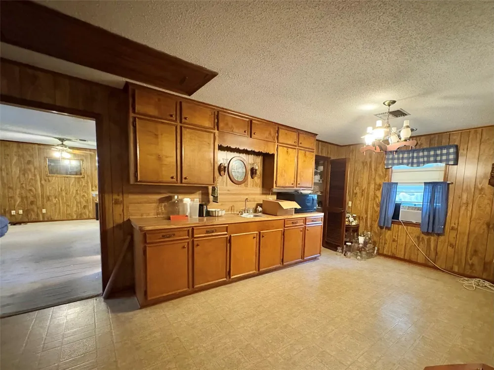1006 Lee Road Road Columbus, TX 78934