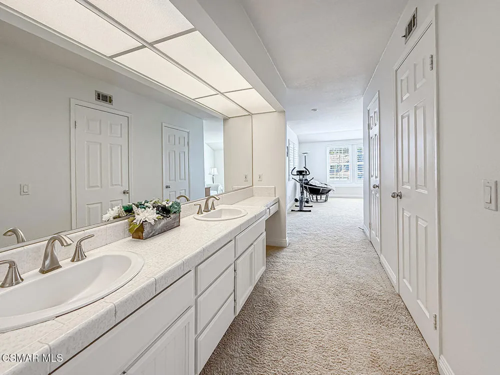3262 Futura Thousand Oaks, CA 91362